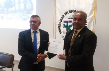 Entrega de certificado al Expositor, Dr. Daniel Prats Rico, Univerisdad de Alicante.