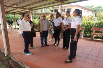 Autoridades y Pares Académico recorren las instalaciones del Centro Regional Autoridades y Pares Académico recorren las instalaciones del Centro Regional