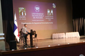 Presentan obras didácticas durante la celebración del 40 aniversario de la Facultad de Ingeniería Mecánica de la Universidad Tecnológica de Panamá.