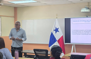 Expositor Marcelo Coronado, docente titular tiempo completo de UTP-SEDE AZUERO Expositor Marcelo Coronado, docente titular tiempo completo de UTP-SEDE AZUERO