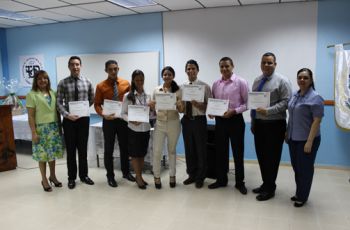 Estudiantes participantes del Concurso Interno de Oratoria.