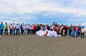 UTP Chiriquí y Productos Nevada realizan Limpieza en Playa La Barqueta