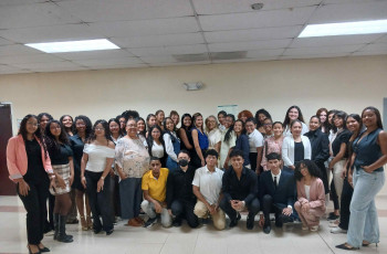 Donación al Asilo Bolívar-Estudiantes de la Carrera de Licenciatura en Comunicación Ejecutiva Bilingüe UTP, FCT, Universidad Tecnológica de Panamá, Facultad de Ciencias y Tecnología, Licenciatura en Comunicación Ejecutiva Bilingüe
