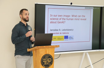 Dr. Jaroslaw Ramon Lelonkiewicz.