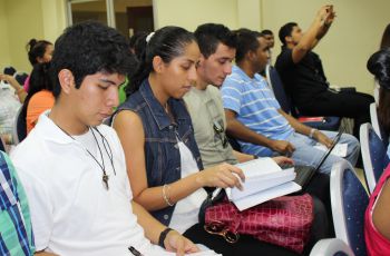 Estudiantes participan Jornada de Sistemas y Auditoría de Sistemas.