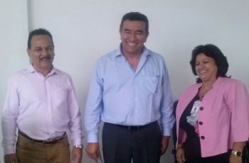 Lic. Abdiel Saavedra,Luisa de Wilson, Dr. Oscar Ramírez, Rector de la UTP
