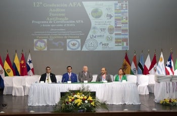 El rector, Dr. Aizpurúa, participó del acto del IIAFA.