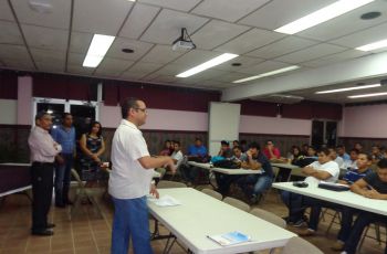Docentes y Estudiantes de la UTP Chiriquí participan en reunión.