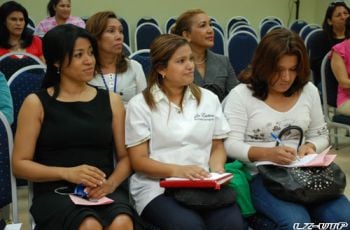 Público asistente a la inauguración.