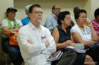 Público que asistió, la mayoría de ellos, poetas nacionales.