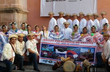 Estudiantes del Conjunto Folclórico de la UTP Chiriquí.
