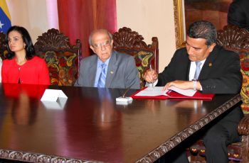 Por parte de la UTP, firmó el convenio el Dr. Oscar Ramírez, Rector.