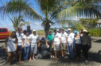 Club de Leones Universitarios de la UTP Chiriquí realiza limpieza de playa.