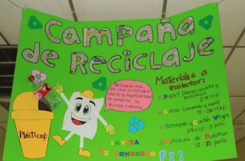 Estudiantes de la UTP participan en reciclaje.