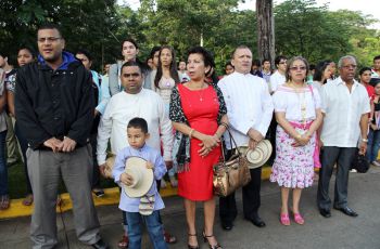 Miembros de la familia universitaria se dieron cita en el evento.