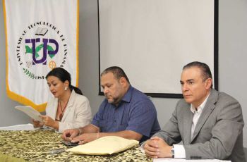 El jurado estuvo compuesto por Martin Testa, Genaro Villalaz, Claudia Hernández.