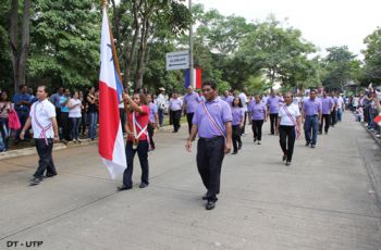 Estudiantes de la Escuela Víctor Levi Sasso, participaron en el desfile.