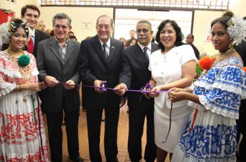 Corte de cinta en la inauguración de la Expo UTP, en el Edificio Administrativo.