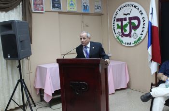 Ing. José Varcasía, Director del Centro Regional de la UTP en Panamá Oeste.