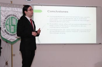 Estudiante presentan lector de aretes para el Programa de Trazabilidad.