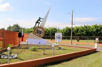 Develación de Monumento "Camino a la Excelencia".