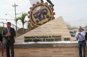 Rector de la UTP inaugura obras en Panamá Oeste.