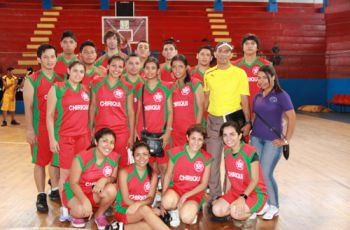 Jugadores femeninos y masculinos del Centro Regional de Chiriquí.