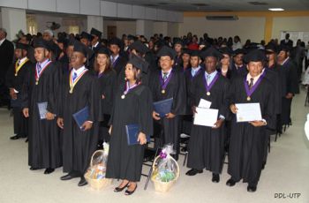 Graduandos del Centro Regional de la UTP en Colón.