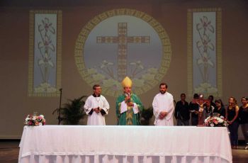 La misa fue oficiada por Monseñor José Domingo Ulloa.