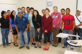 Estudiantes de Texas Tech University y de la UTP en Bocas del Toro.