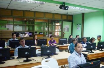 Investigadores, docentes y estudiantes del Centro Regional de Veraguas.