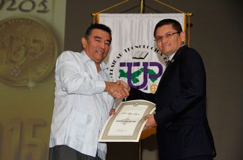 El Dr. Adán Vega Sáenz, Facultad de Ingeniería Mecánica, recibió el premio.