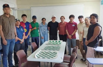Estudiantes del Centro Regional participan de la Inauguración de la Clases de Ajedrez  