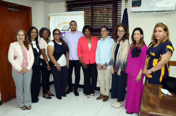 Representantes de AMPYME, SBDC y la UTP Centro Regional de Colón.
