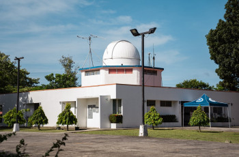 UTP da el primer paso para la colocación de la primera antena satelital de Panamá. 