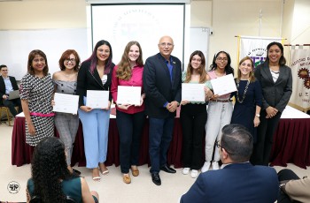 Este año se entregaron becas a cinco estudiantes mujeres de la Escuela de Aviación y Logística de la Facultad de Ingeniería Mecánica de la UTP.