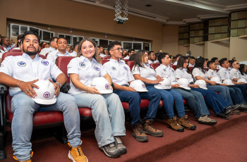FIC de la UTP realiza imposición de cascos a estudiantes FIC de la UTP realiza imposición de cascos a estudiantes