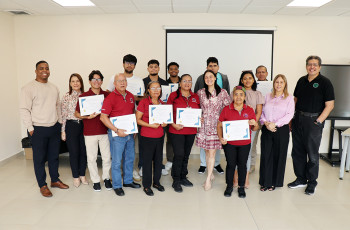 Desarrollo de Proyectos Digitales para Adultos Mayores de la UTP – Dirigido por el Profesor Víctor López Desarrollo de Proyectos Digitales para Adultos Mayores de la UTP – Dirigido por el Profesor Víctor López
