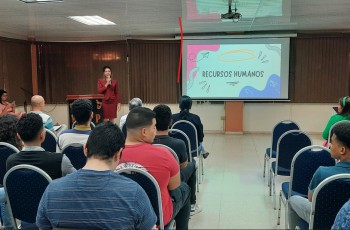 Exposición de la Mgter. Leyra Osorio, como parte del equipo de Banco Nacional de Panamá, explicó el rol del departamento de Recursos Humanos en las empresas.