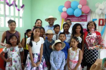 Doce niños reciben certificado por culminar satisfactoriamente el primer curso de ingles en El Valle de Antón