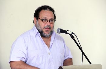 El Poeta Héctor Collado gana Premio Nacional de Literatura.