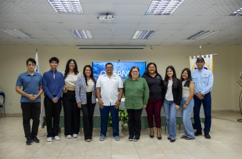 Agrupación DOBRO junto a conferencistas invitados.