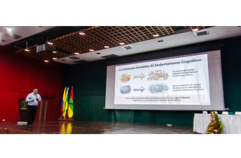La ponencia planteó una reflexión sobre la transferencia de la inteligencia artificial hacia aplicaciones en campo, su potencial de simbiosis con el trabajo humano y la importancia de conservar el criterio en la toma de decisiones.