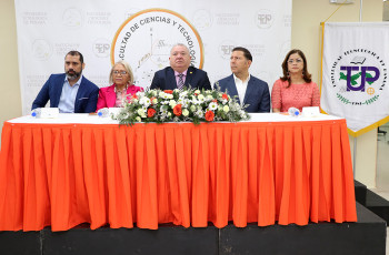 Mesa principal del acto de inauguración del congreso.