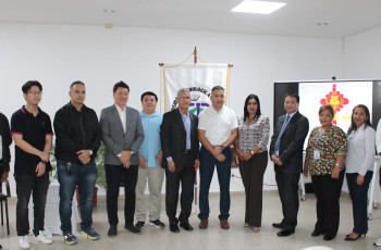 Autoridades y invitados especiales del Conversatorio sobre Cultura y Comercio Tradicionales de China 