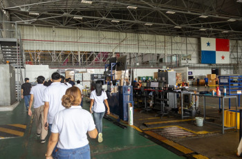 Durante el recorrido por todo el hangar, los expertos de la aerolínea explicaron con propiedad el funcionamiento de cada departamento.