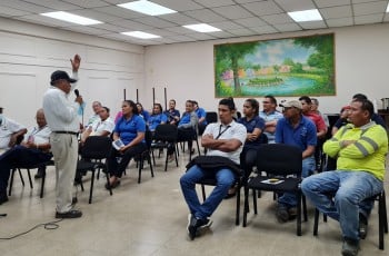 Colaboradores de la extensión Tocumen de la UTP, se capacitan para luchar contra el dengue.