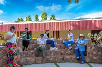 Reunió a docentes, administrativos y estudiantes en un espacio de convivencia que resaltó la riqueza cultural y la identidad panameña. Reunió a docentes, administrativos y estudiantes en un espacio de convivencia que resaltó la riqueza cultural y la identidad panameña.