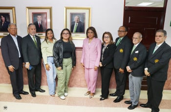 Foto del Dr. Aizpurúa se suma a la Galería de Rectores de la UTP