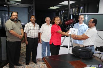 Club Rotario de David dona telescopio a la UTP.